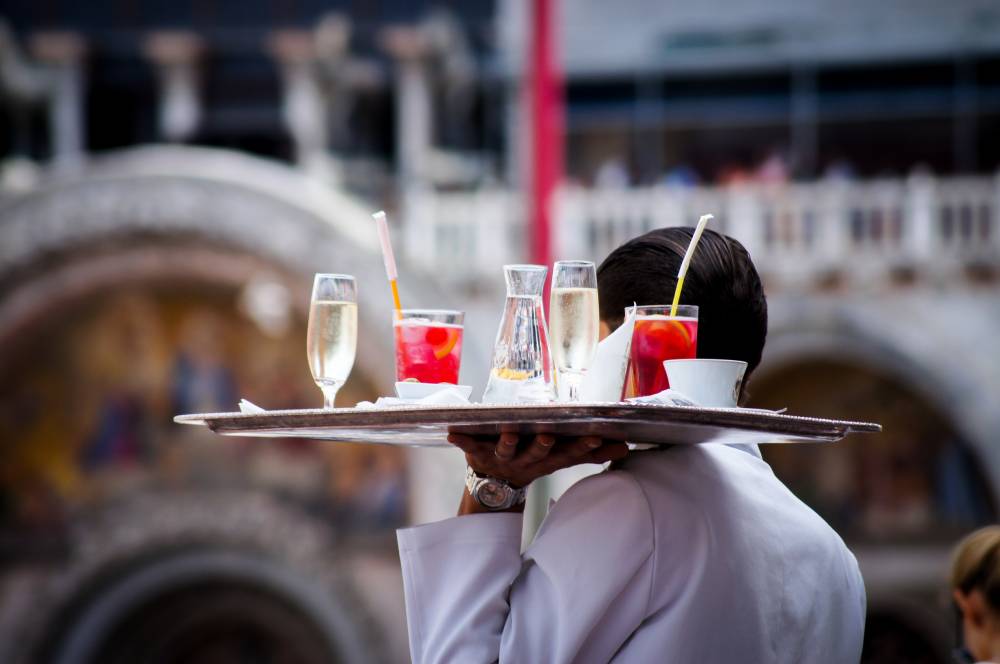 waiters waiteress bartenders Dubai UAE 11