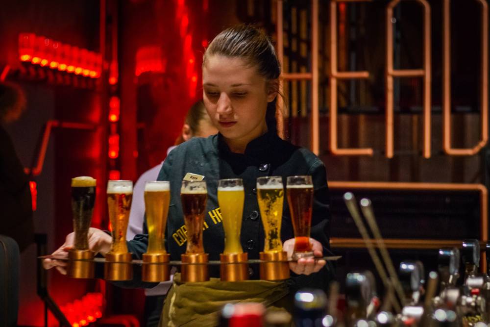 waiters waiteress bartenders Dubai UAE 15
