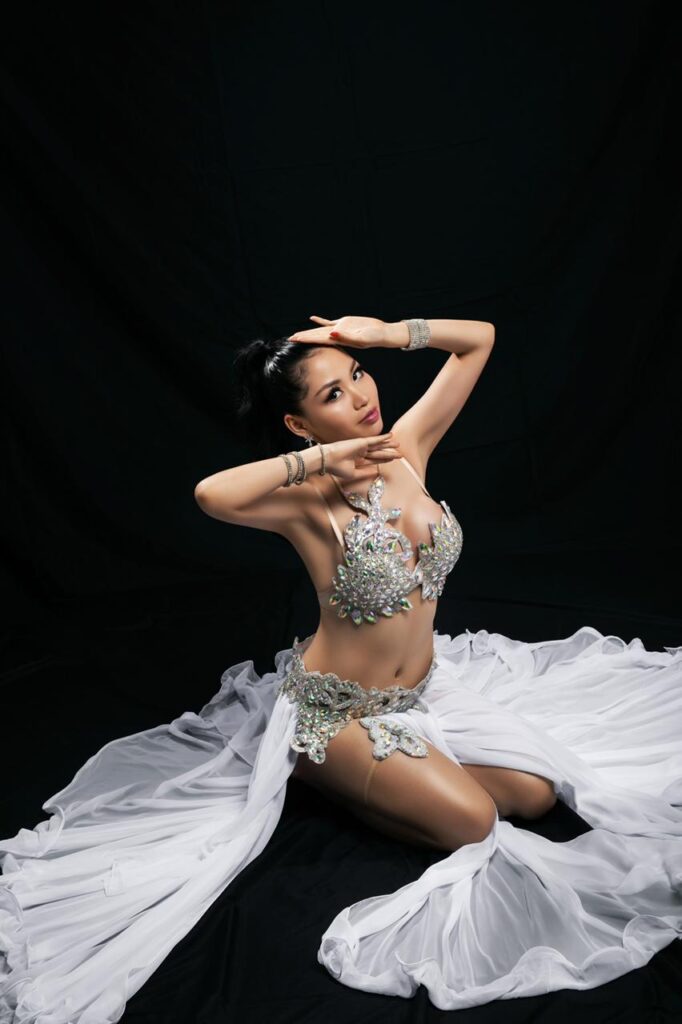 LQ Chinese Belly Dancer Gae events Dubai UAE 6