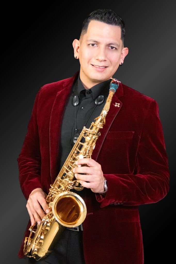 Profile CR Saxophonist