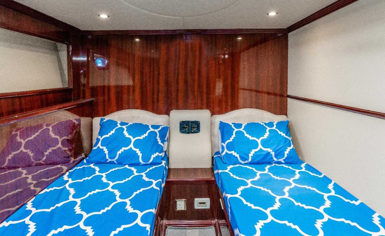 Quartz Yacht 9